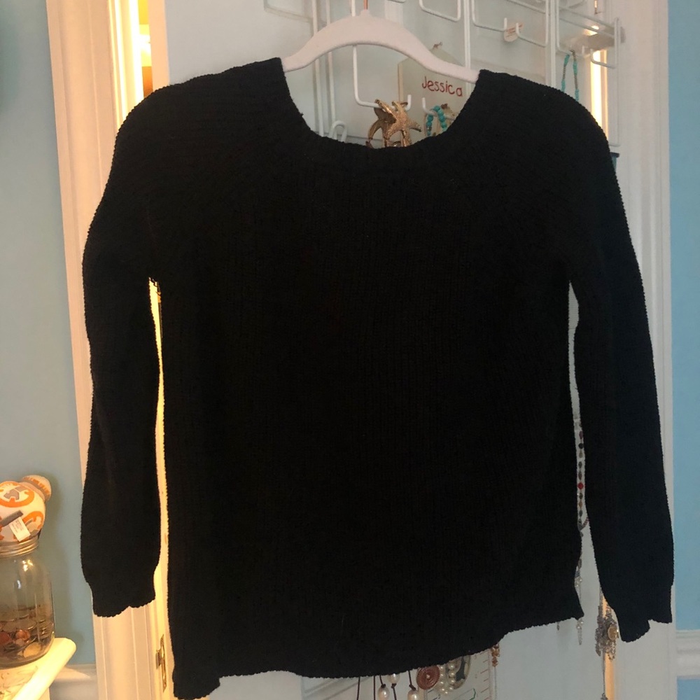 Lulu’s V-Back Sweater